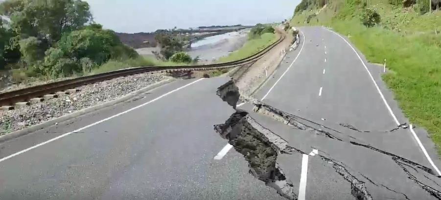 Road is nearly cut in half due to NZ temblor